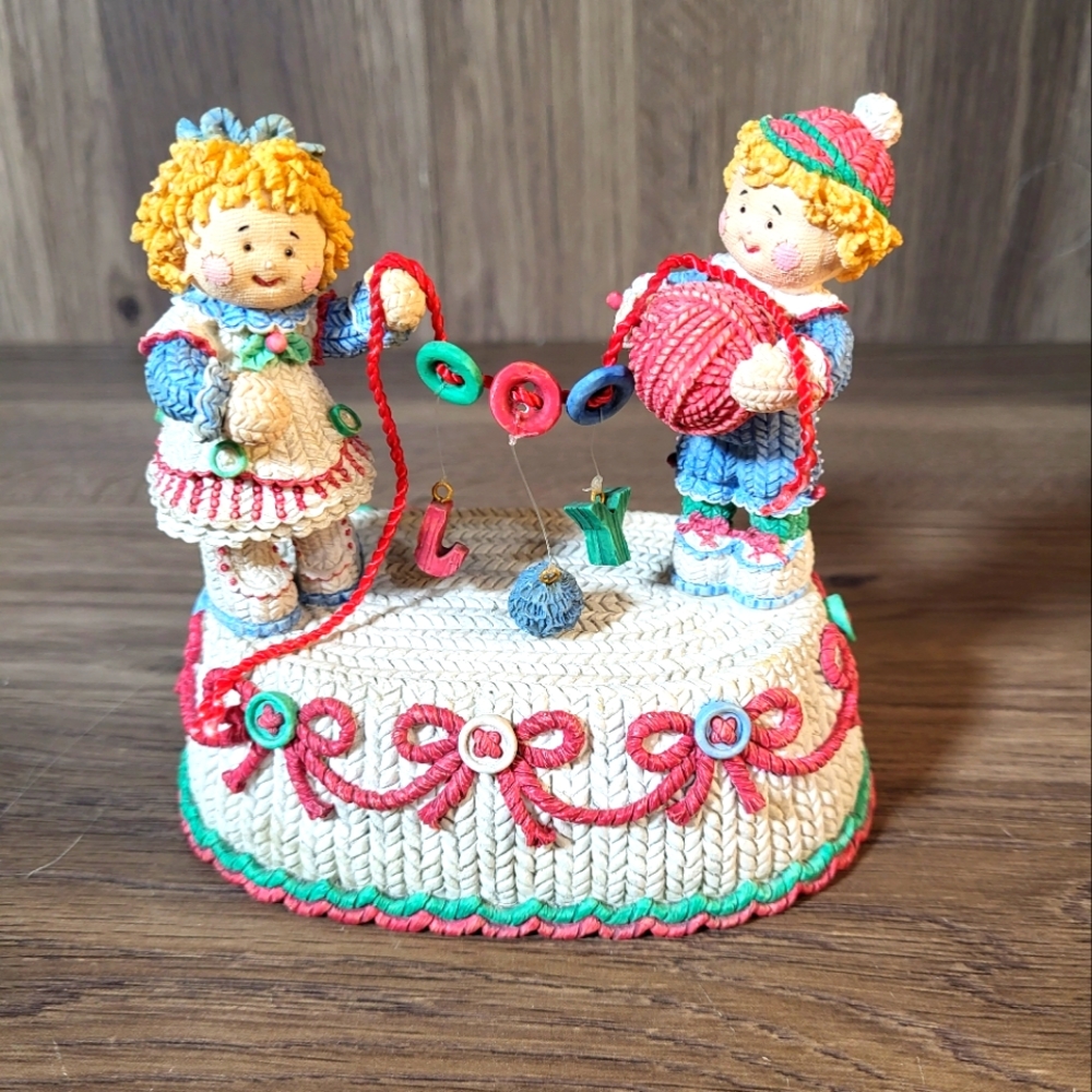 Vintage Westland Giftware Little Knittles Raggedy Ann & Andy Music Box Christmas